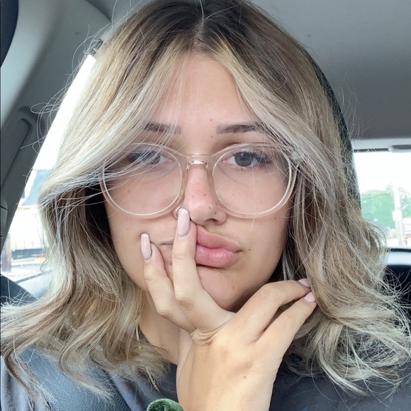 Meet your Posher, Sophie - Picture 2 of 4